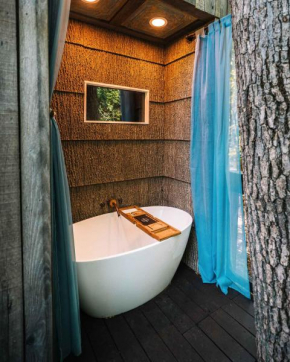 Treetop Hideaways: Redbud Treehouse in Chattanooga